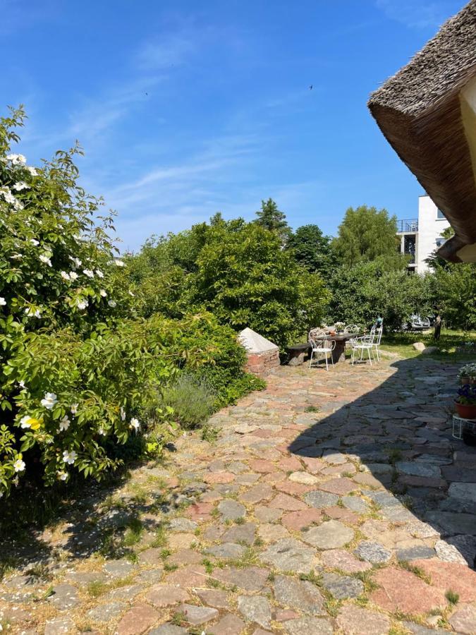 Oaza Pod Strzecha Klimatyczny Dom Z 3 Sypialniami Na Wylacznosc Z Kominkiem I Duzym Ogrodem Ustronie Morskie Luaran gambar